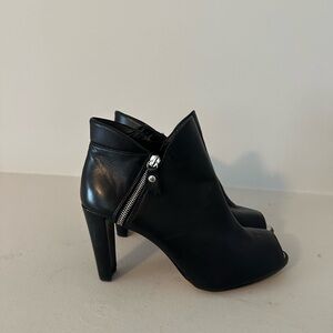 Stuart Weitzman Elegant Black Leather Ankle Boots with decorative side zip